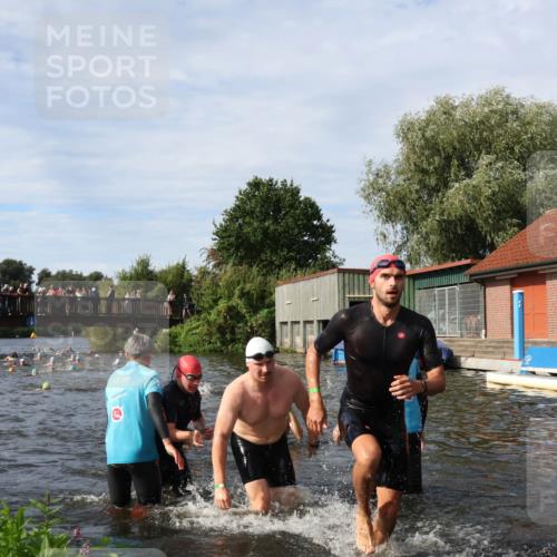 31.08.2025 - Elbe Triathlon Hamburg Luisa Fischer http://msf.ph/oto/8682688 31.08.2025 10:11:29 Schwimmen 957, 975, 983, 996, 1001, 1043, 1065, 1083, 1096, 1107, 1109 meine-sportfotos.de
