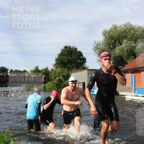 31.08.2025 - Elbe Triathlon Hamburg Luisa Fischer http://msf.ph/oto/8682689 31.08.2025 10:11:29 Schwimmen 957, 975, 983, 996, 1001, 1043, 1065, 1083, 1096, 1107, 1109 meine-sportfotos.de