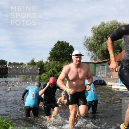 31.08.2025 - Elbe Triathlon Hamburg Luisa Fischer http://msf.ph/oto/8682692 31.08.2025 10:11:30 Schwimmen 957, 975, 983, 996, 1001, 1043, 1065, 1083, 1096, 1107, 1109 meine-sportfotos.de