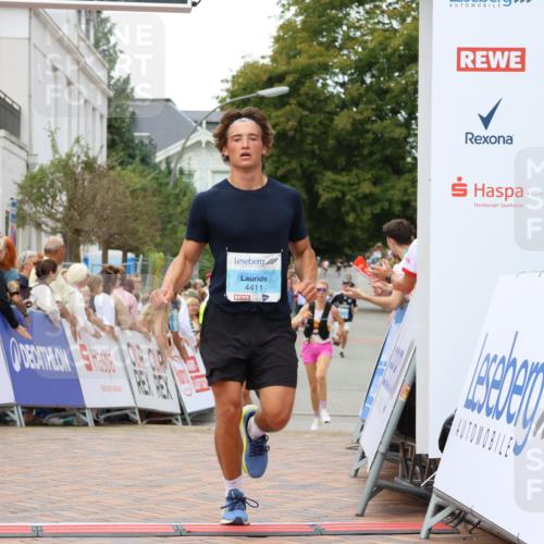 31.08.2025 - 21. Blankeneser Heldenlauf Strokosch-Dieckow http://msf.ph/oto/8682694 31.08.2025 12:04:45 Ziel 4411, 4407, 4436 meine-sportfotos.de