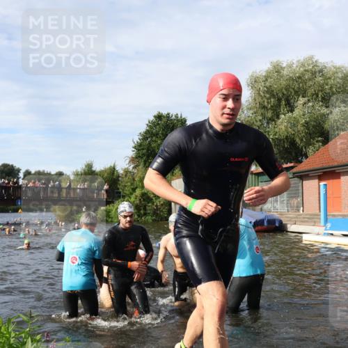 31.08.2025 - Elbe Triathlon Hamburg Luisa Fischer http://msf.ph/oto/8682702 31.08.2025 10:11:32 Schwimmen 957, 975, 983, 996, 1043, 1065, 1083, 1096, 1107, 1109 meine-sportfotos.de