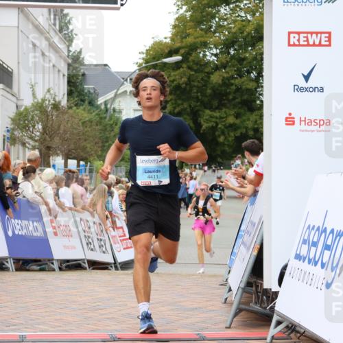 31.08.2025 - 21. Blankeneser Heldenlauf Strokosch-Dieckow http://msf.ph/oto/8682708 31.08.2025 12:04:45 Ziel 4411, 4407, 4436 meine-sportfotos.de