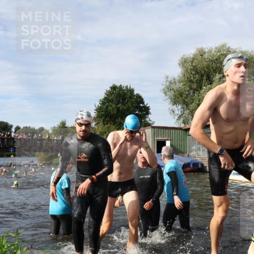 31.08.2025 - Elbe Triathlon Hamburg Luisa Fischer http://msf.ph/oto/8682715 31.08.2025 10:11:34 Schwimmen 957, 983, 1043, 1065, 1096, 1107, 1109 meine-sportfotos.de