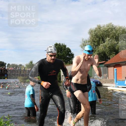 31.08.2025 - Elbe Triathlon Hamburg Luisa Fischer http://msf.ph/oto/8682719 31.08.2025 10:11:35 Schwimmen 957, 1043, 1052, 1065, 1096, 1107, 1109 meine-sportfotos.de