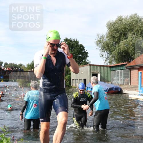 31.08.2025 - Elbe Triathlon Hamburg Luisa Fischer http://msf.ph/oto/8682752 31.08.2025 10:11:50 Schwimmen 945, 980, 1031, 1048 meine-sportfotos.de