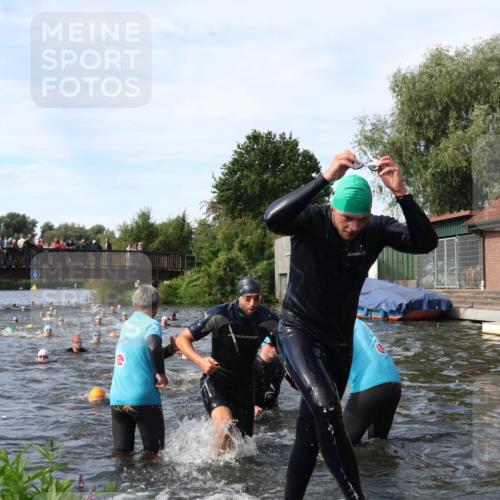 31.08.2025 - Elbe Triathlon Hamburg Luisa Fischer http://msf.ph/oto/8682774 31.08.2025 10:11:58 Schwimmen 963, 981, 1031, 1039, 1076, 1086, 1158 meine-sportfotos.de