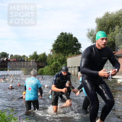 31.08.2025 - Elbe Triathlon Hamburg Luisa Fischer http://msf.ph/oto/8682776 31.08.2025 10:11:59 Schwimmen 943, 963, 981, 1031, 1039, 1076, 1086, 1158 meine-sportfotos.de