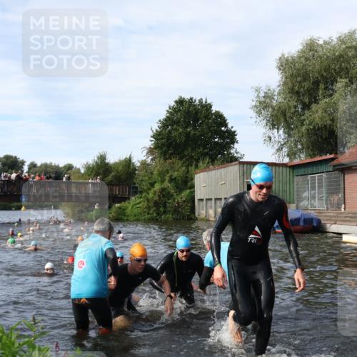 31.08.2025 - Elbe Triathlon Hamburg Luisa Fischer http://msf.ph/oto/8682792 31.08.2025 10:12:02 Schwimmen 943, 963, 981, 1016, 1031, 1039, 1076, 1086, 1158 meine-sportfotos.de