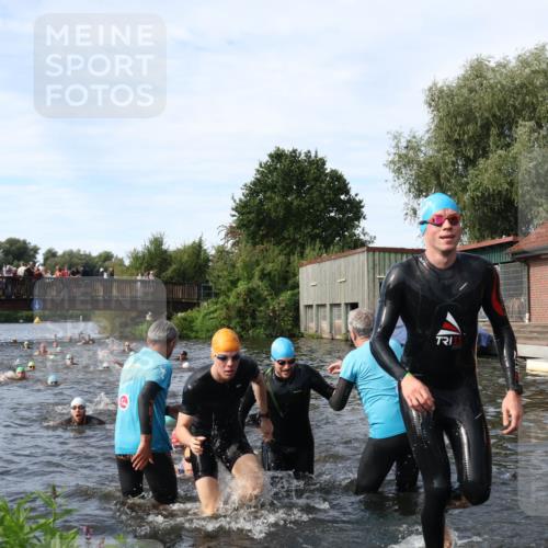 31.08.2025 - Elbe Triathlon Hamburg Luisa Fischer http://msf.ph/oto/8682796 31.08.2025 10:12:03 Schwimmen 943, 963, 981, 1016, 1020, 1031, 1039, 1076, 1080, 1086, 1158 meine-sportfotos.de