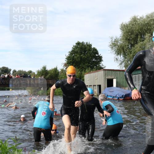 31.08.2025 - Elbe Triathlon Hamburg Luisa Fischer http://msf.ph/oto/8682800 31.08.2025 10:12:03 Schwimmen 943, 963, 981, 1016, 1020, 1031, 1039, 1076, 1080, 1086, 1158 meine-sportfotos.de