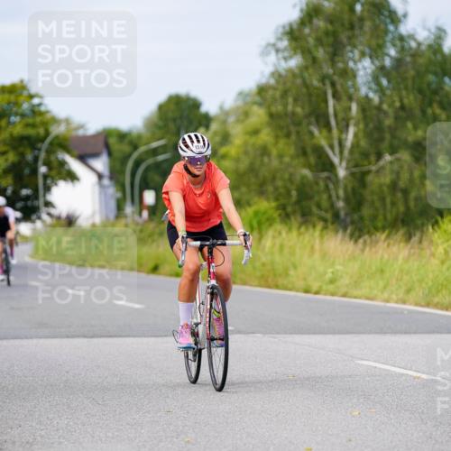 31.08.2025 - Elbe Triathlon Hamburg Michael Burmester http://msf.ph/oto/8682818 31.08.2025 11:06:16 Radfahren 1364, 1480, 1516, 1559 meine-sportfotos.de