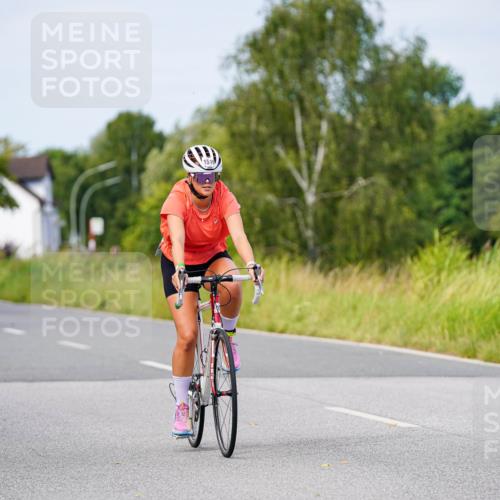 31.08.2025 - Elbe Triathlon Hamburg Michael Burmester http://msf.ph/oto/8682822 31.08.2025 11:06:16 Radfahren 1364, 1480, 1516, 1559 meine-sportfotos.de