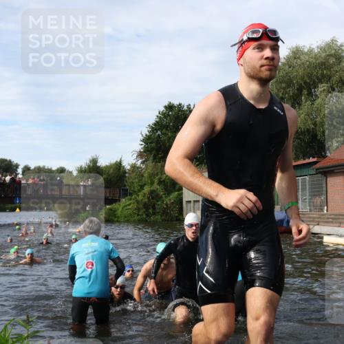 31.08.2025 - Elbe Triathlon Hamburg Luisa Fischer http://msf.ph/oto/8682825 31.08.2025 10:12:08 Schwimmen 937, 943, 963, 981, 1016, 1020, 1028, 1076, 1080, 1086, 1093, 1158 meine-sportfotos.de