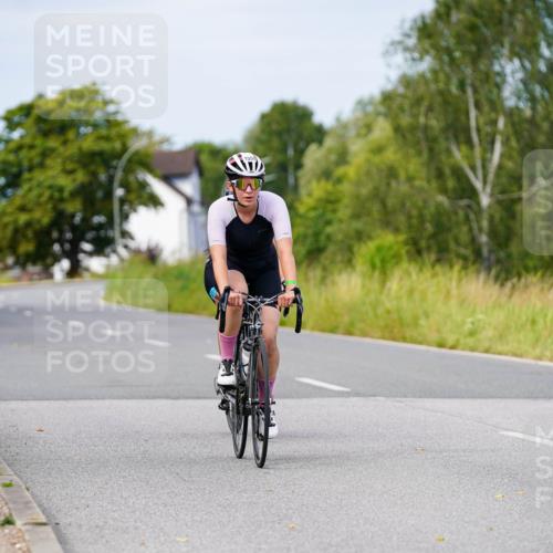 31.08.2025 - Elbe Triathlon Hamburg Michael Burmester http://msf.ph/oto/8682827 31.08.2025 11:06:20 Radfahren 1364, 1516, 1559 meine-sportfotos.de