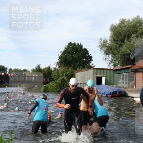 31.08.2025 - Elbe Triathlon Hamburg Luisa Fischer http://msf.ph/oto/8682834 31.08.2025 10:12:10 Schwimmen 937, 943, 981, 1016, 1020, 1028, 1062, 1080, 1086, 1093, 1158 meine-sportfotos.de