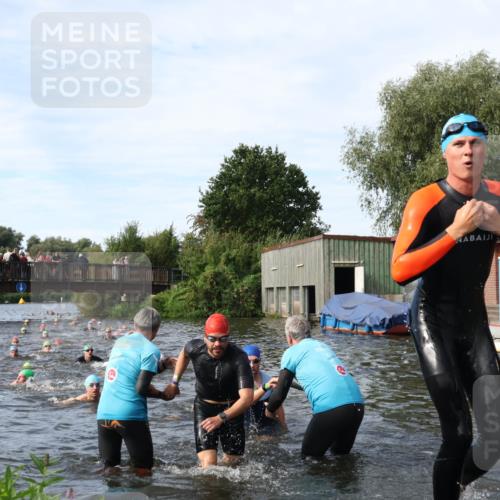 31.08.2025 - Elbe Triathlon Hamburg Luisa Fischer http://msf.ph/oto/8682847 31.08.2025 10:12:13 Schwimmen 937, 943, 970, 1016, 1020, 1028, 1062, 1080, 1093 meine-sportfotos.de