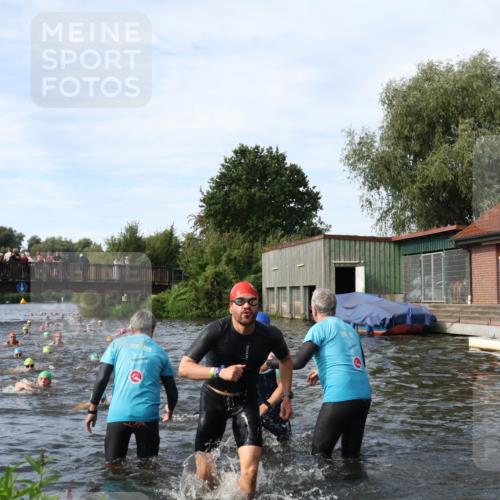 31.08.2025 - Elbe Triathlon Hamburg Luisa Fischer http://msf.ph/oto/8682850 31.08.2025 10:12:14 Schwimmen 937, 954, 970, 1003, 1016, 1020, 1028, 1062, 1080, 1093 meine-sportfotos.de