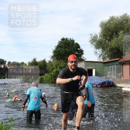 31.08.2025 - Elbe Triathlon Hamburg Luisa Fischer http://msf.ph/oto/8682854 31.08.2025 10:12:15 Schwimmen 937, 954, 970, 1003, 1020, 1028, 1062, 1080, 1093 meine-sportfotos.de