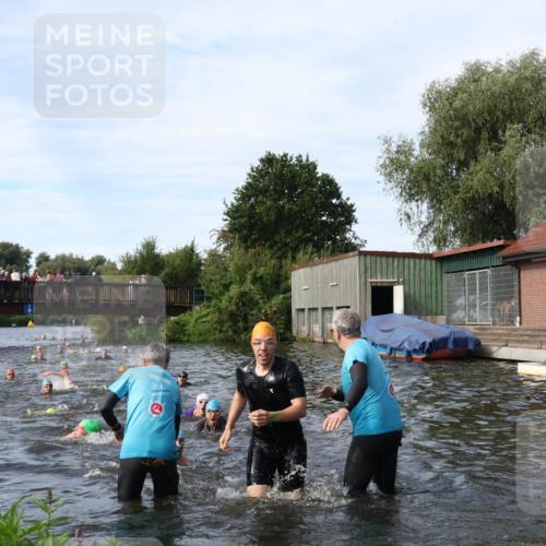 31.08.2025 - Elbe Triathlon Hamburg Luisa Fischer http://msf.ph/oto/8682862 31.08.2025 10:12:17 Schwimmen 937, 954, 970, 989, 1003, 1020, 1028, 1062, 1080, 1093 meine-sportfotos.de