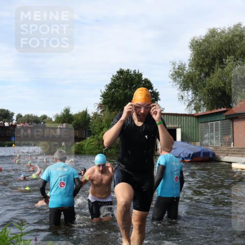 31.08.2025 - Elbe Triathlon Hamburg Luisa Fischer http://msf.ph/oto/8682870 31.08.2025 10:12:19 Schwimmen 954, 970, 989, 1003, 1007, 1028, 1062, 1092, 1093 meine-sportfotos.de