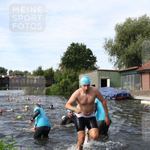 31.08.2025 - Elbe Triathlon Hamburg Luisa Fischer http://msf.ph/oto/8682874 31.08.2025 10:12:20 Schwimmen 954, 970, 989, 1003, 1007, 1028, 1062, 1092 meine-sportfotos.de