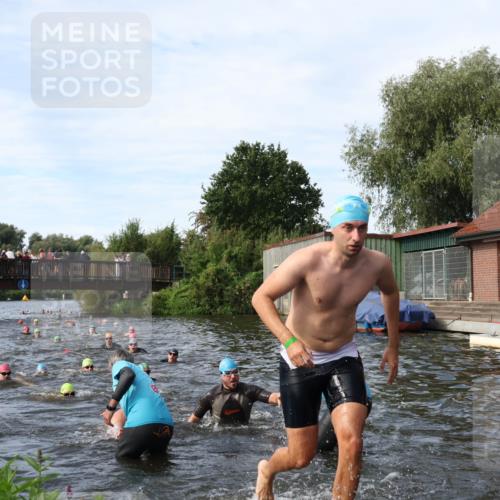 31.08.2025 - Elbe Triathlon Hamburg Luisa Fischer http://msf.ph/oto/8682876 31.08.2025 10:12:20 Schwimmen 954, 970, 989, 1003, 1007, 1028, 1062, 1092 meine-sportfotos.de