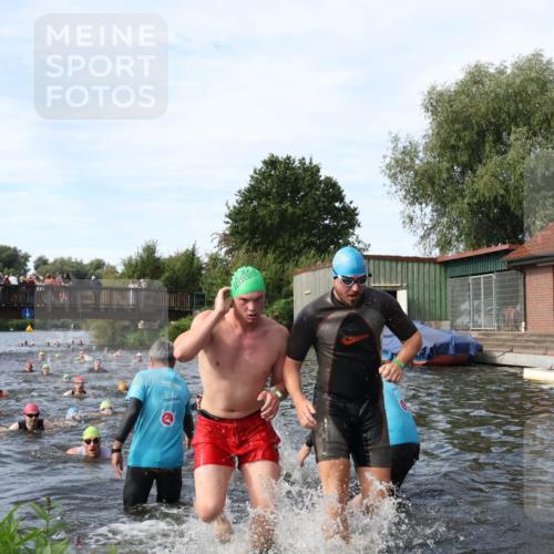 31.08.2025 - Elbe Triathlon Hamburg Luisa Fischer http://msf.ph/oto/8682885 31.08.2025 10:12:23 Schwimmen 954, 970, 989, 994, 1003, 1007, 1062, 1067, 1092 meine-sportfotos.de