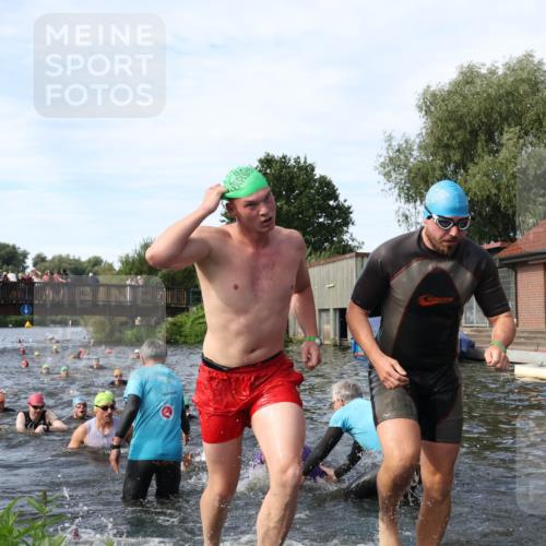 31.08.2025 - Elbe Triathlon Hamburg Luisa Fischer http://msf.ph/oto/8682889 31.08.2025 10:12:24 Schwimmen 954, 958, 970, 989, 994, 1003, 1007, 1056, 1062, 1067, 1092 meine-sportfotos.de