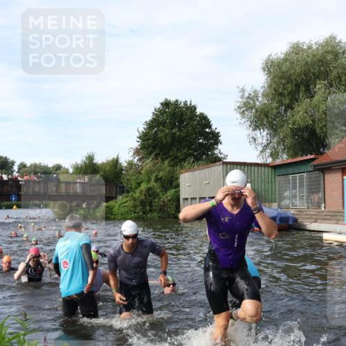 31.08.2025 - Elbe Triathlon Hamburg Luisa Fischer http://msf.ph/oto/8682891 31.08.2025 10:12:26 Schwimmen 948, 954, 958, 989, 994, 1003, 1007, 1056, 1067, 1092 meine-sportfotos.de