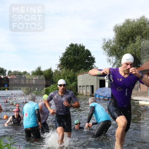 31.08.2025 - Elbe Triathlon Hamburg Luisa Fischer http://msf.ph/oto/8682895 31.08.2025 10:12:26 Schwimmen 948, 954, 958, 989, 994, 1003, 1007, 1056, 1067, 1092 meine-sportfotos.de