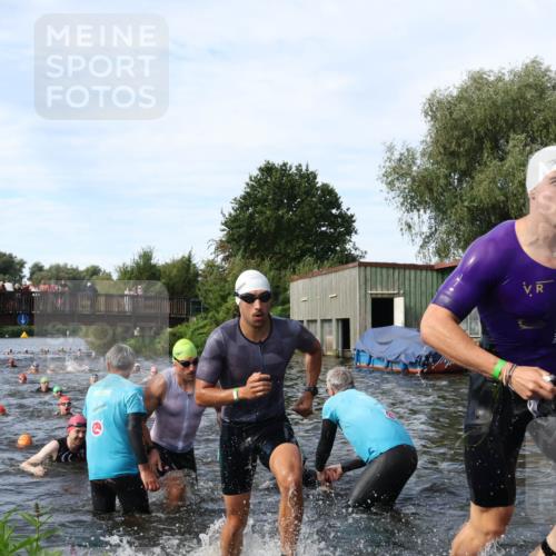 31.08.2025 - Elbe Triathlon Hamburg Luisa Fischer http://msf.ph/oto/8682898 31.08.2025 10:12:27 Schwimmen 948, 954, 958, 989, 994, 1003, 1007, 1056, 1067, 1075, 1092 meine-sportfotos.de