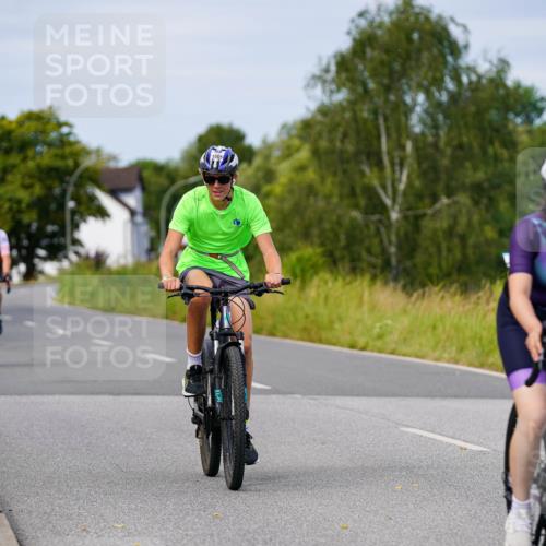 31.08.2025 - Elbe Triathlon Hamburg Michael Burmester http://msf.ph/oto/8682901 31.08.2025 11:06:53 Radfahren 1172, 1333, 1578, 1605 meine-sportfotos.de