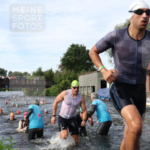 31.08.2025 - Elbe Triathlon Hamburg Luisa Fischer http://msf.ph/oto/8682902 31.08.2025 10:12:28 Schwimmen 948, 954, 958, 989, 994, 1003, 1007, 1013, 1056, 1067, 1075, 1092 meine-sportfotos.de