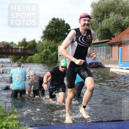 31.08.2025 - Elbe Triathlon Hamburg Luisa Fischer http://msf.ph/oto/8682909 31.08.2025 10:12:32 Schwimmen 948, 951, 958, 994, 1007, 1013, 1056, 1067, 1075, 1092 meine-sportfotos.de