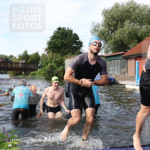 31.08.2025 - Elbe Triathlon Hamburg Luisa Fischer http://msf.ph/oto/8682920 31.08.2025 10:12:34 Schwimmen 935, 948, 951, 958, 994, 997, 1013, 1018, 1056, 1067, 1075 meine-sportfotos.de