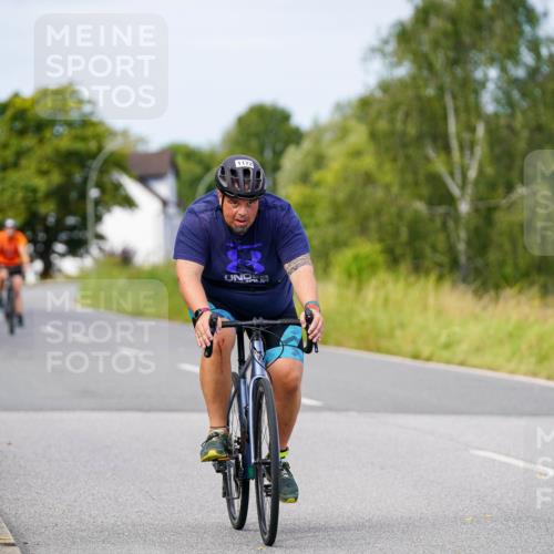 31.08.2025 - Elbe Triathlon Hamburg Michael Burmester http://msf.ph/oto/8682922 31.08.2025 11:06:59 Radfahren 952, 1172, 1333, 1561 meine-sportfotos.de