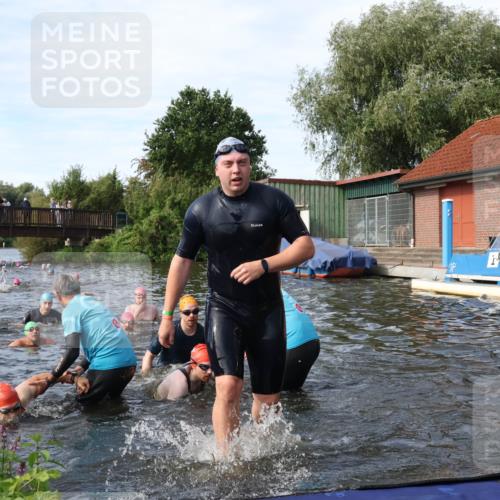 31.08.2025 - Elbe Triathlon Hamburg Luisa Fischer http://msf.ph/oto/8682945 31.08.2025 10:12:39 Schwimmen 935, 948, 951, 973, 997, 1013, 1018, 1026, 1075, 1088 meine-sportfotos.de
