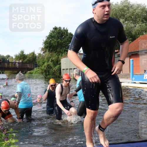 31.08.2025 - Elbe Triathlon Hamburg Luisa Fischer http://msf.ph/oto/8682951 31.08.2025 10:12:40 Schwimmen 935, 948, 951, 964, 973, 997, 1013, 1018, 1026, 1075, 1088 meine-sportfotos.de