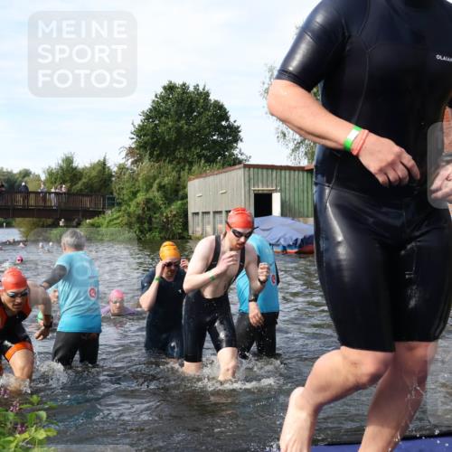 31.08.2025 - Elbe Triathlon Hamburg Luisa Fischer http://msf.ph/oto/8682953 31.08.2025 10:12:40 Schwimmen 935, 948, 951, 964, 973, 997, 1013, 1018, 1026, 1075, 1088 meine-sportfotos.de