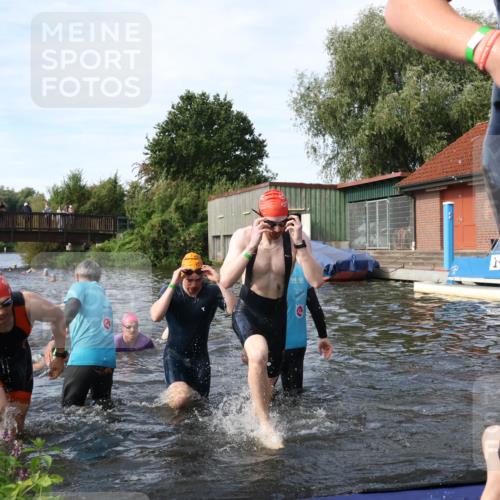 31.08.2025 - Elbe Triathlon Hamburg Luisa Fischer http://msf.ph/oto/8682955 31.08.2025 10:12:41 Schwimmen 935, 951, 964, 972, 973, 997, 1013, 1018, 1026, 1075, 1088 meine-sportfotos.de