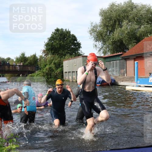 31.08.2025 - Elbe Triathlon Hamburg Luisa Fischer http://msf.ph/oto/8682957 31.08.2025 10:12:41 Schwimmen 935, 951, 964, 972, 973, 997, 1013, 1018, 1026, 1075, 1088 meine-sportfotos.de