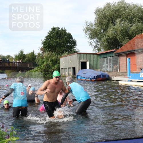 31.08.2025 - Elbe Triathlon Hamburg Luisa Fischer http://msf.ph/oto/8682971 31.08.2025 10:12:44 Schwimmen 935, 951, 964, 972, 973, 997, 1018, 1026, 1088 meine-sportfotos.de