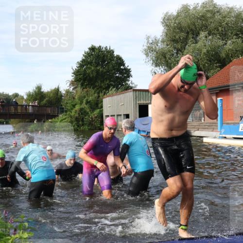 31.08.2025 - Elbe Triathlon Hamburg Luisa Fischer http://msf.ph/oto/8682978 31.08.2025 10:12:45 Schwimmen 935, 951, 964, 966, 972, 973, 997, 1018, 1026, 1088 meine-sportfotos.de