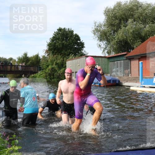 31.08.2025 - Elbe Triathlon Hamburg Luisa Fischer http://msf.ph/oto/8682984 31.08.2025 10:12:46 Schwimmen 935, 964, 966, 972, 973, 997, 1018, 1026, 1088 meine-sportfotos.de