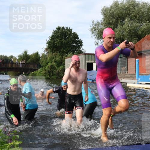 31.08.2025 - Elbe Triathlon Hamburg Luisa Fischer http://msf.ph/oto/8682988 31.08.2025 10:12:47 Schwimmen 935, 964, 966, 972, 973, 997, 1018, 1026, 1047, 1088 meine-sportfotos.de
