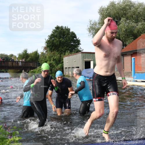 31.08.2025 - Elbe Triathlon Hamburg Luisa Fischer http://msf.ph/oto/8682992 31.08.2025 10:12:48 Schwimmen 964, 966, 972, 973, 1026, 1047, 1088 meine-sportfotos.de
