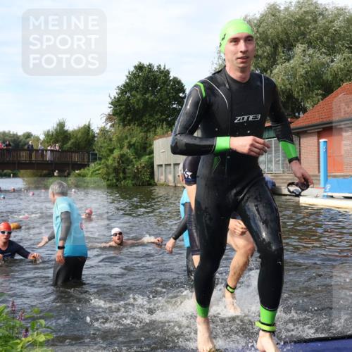 31.08.2025 - Elbe Triathlon Hamburg Luisa Fischer http://msf.ph/oto/8682999 31.08.2025 10:12:49 Schwimmen 964, 966, 972, 973, 1026, 1047, 1088 meine-sportfotos.de