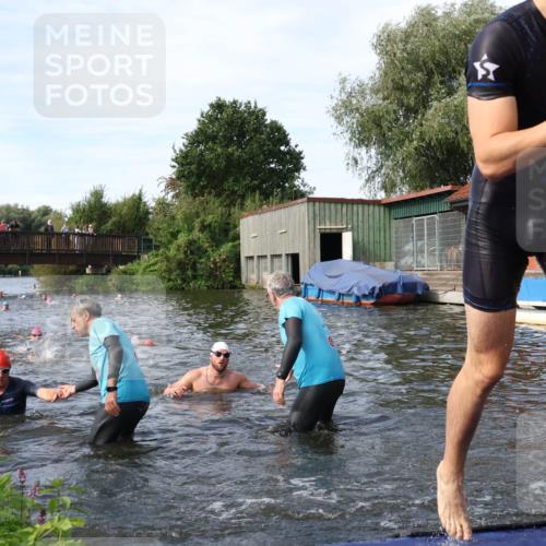 31.08.2025 - Elbe Triathlon Hamburg Luisa Fischer http://msf.ph/oto/8683004 31.08.2025 10:12:50 Schwimmen 964, 966, 972, 973, 1026, 1047, 1088 meine-sportfotos.de