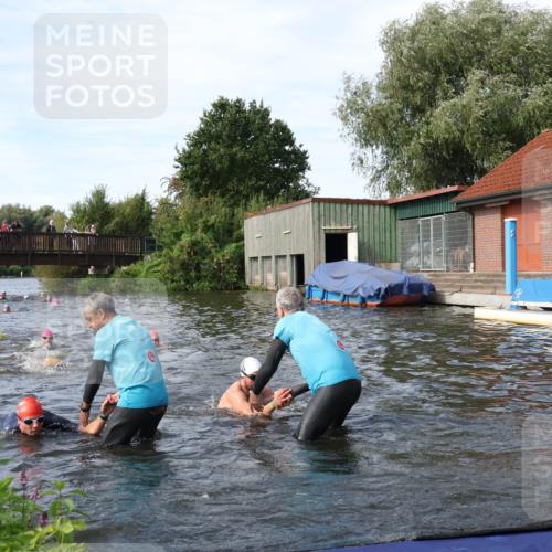 31.08.2025 - Elbe Triathlon Hamburg Luisa Fischer http://msf.ph/oto/8683009 31.08.2025 10:12:51 Schwimmen 964, 966, 972, 973, 1047, 1088 meine-sportfotos.de