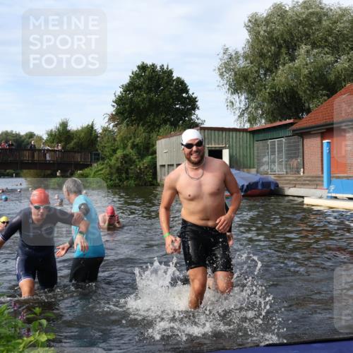 31.08.2025 - Elbe Triathlon Hamburg Luisa Fischer http://msf.ph/oto/8683020 31.08.2025 10:12:54 Schwimmen 964, 966, 972, 1027, 1047, 1060, 1094 meine-sportfotos.de